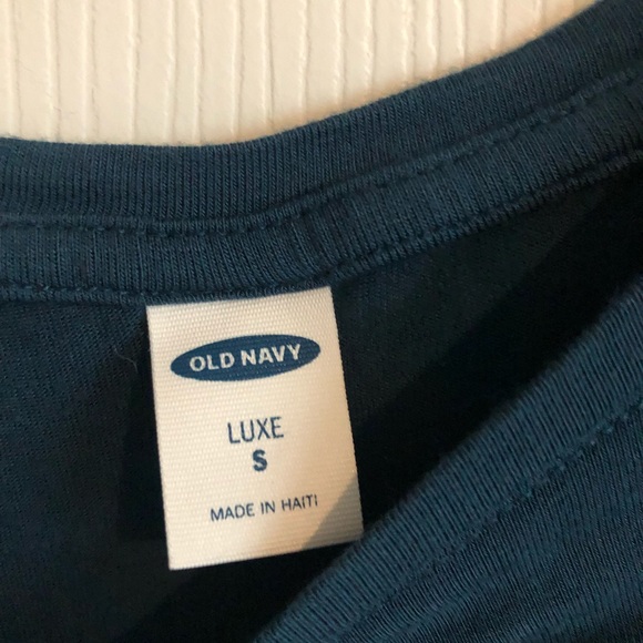 Short sleeve tee shirt by old navy. Size small. - Picture 4 of 4